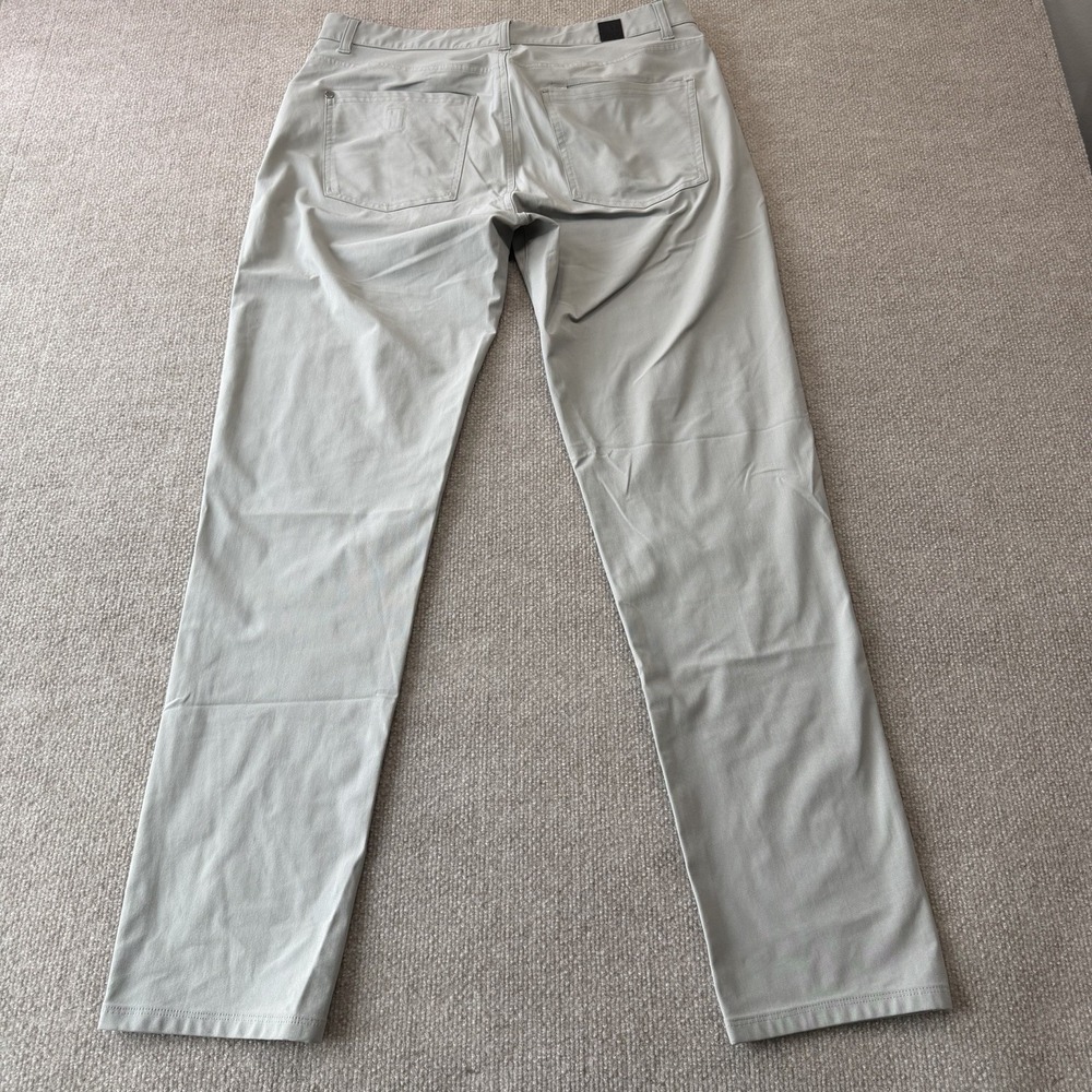 Vuori Men's Cascade Tech Chino Pants Fog Gray Size 33 - Picture 10 of 10